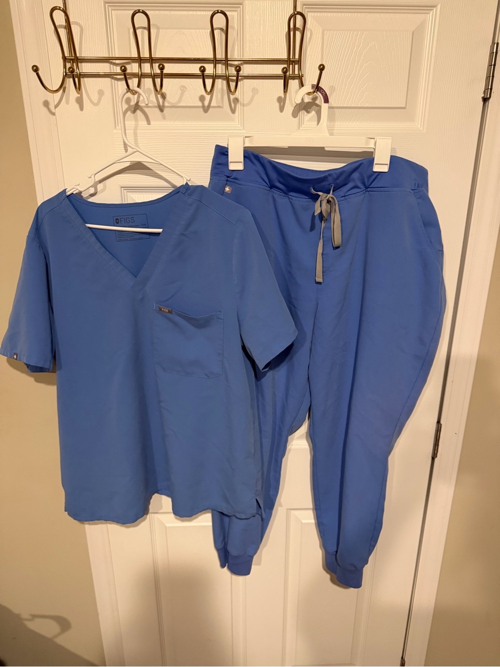 Figs Women’s Jogger Scrub Set in Royal Blue